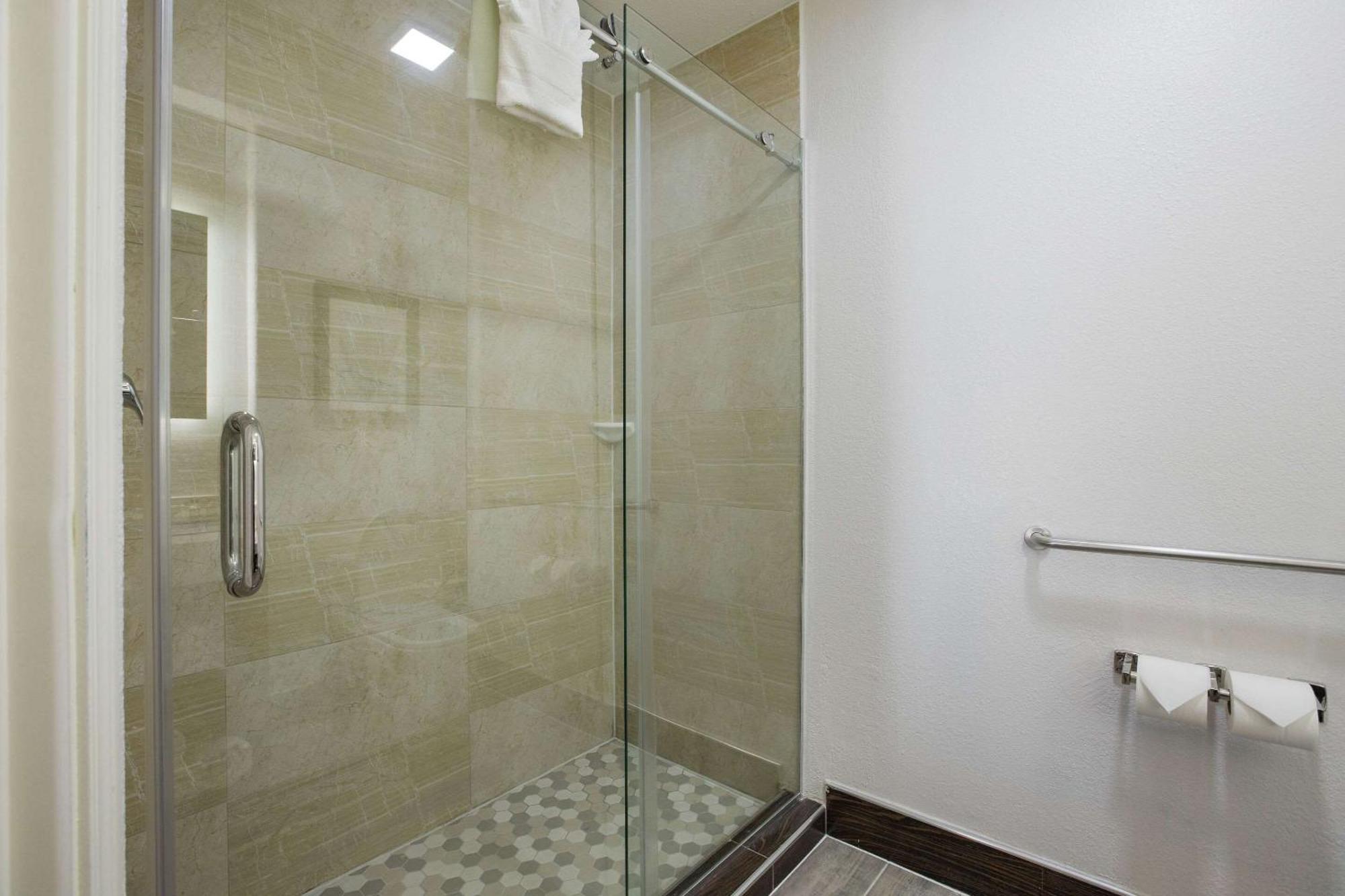Hotel The Leo Collection Detroit, Ascend Collection Lincoln Park