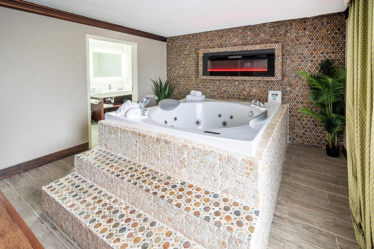 The Leo Collection Detroit, Ascend Collection 2* Lincoln Park